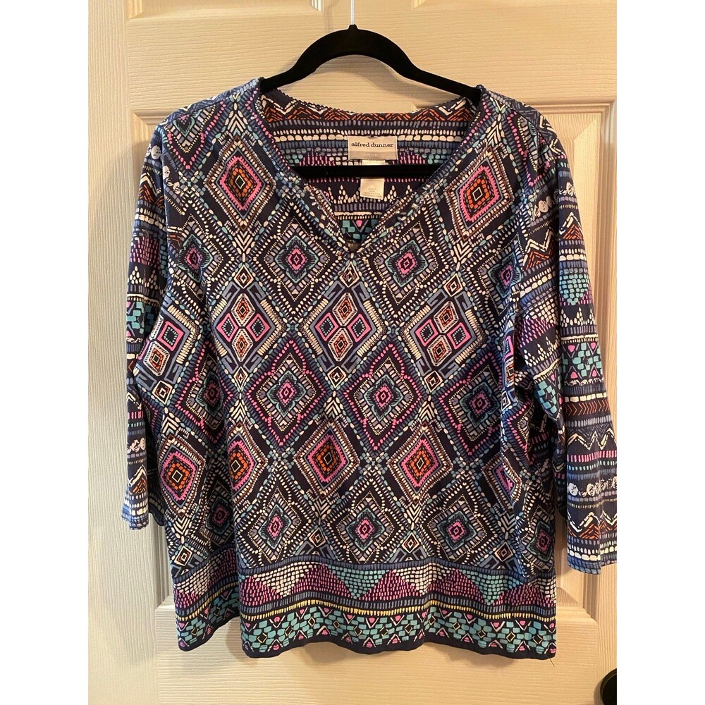 Alfred dunner petite xl colorful artsy 3/4 length sleeve top. Made from cotton.